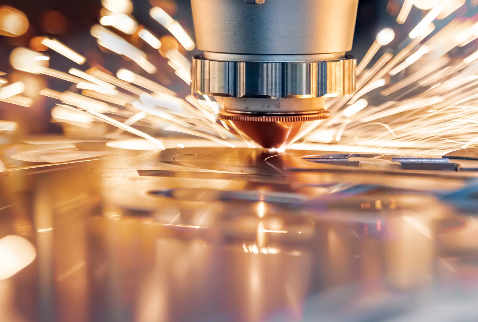 CNC lézer vágás — ipari gyártás